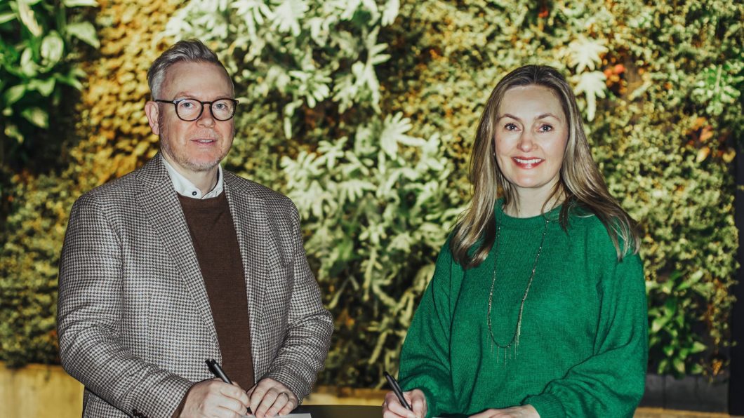 Forstjóri Terra Valgeir M. Baldursson og Ásta Sóllilja Guðmundsdóttir framkvæmdastjóri KLAK Icelandic Startups - Copy