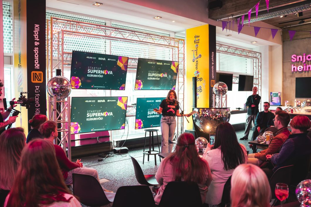 Jenna Björk Guðmundsdóttir fer yfir fyrirkomulag Startup SuperNova
