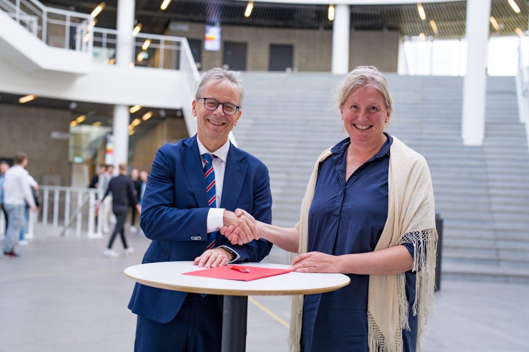 Jón Atli Benediktsson, rector of the University of Iceland, and Ragnhildur Helgadóttir, rector of the University of Reykjavík