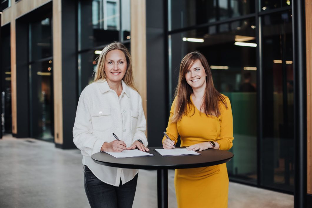 KLAK_Ossur_gullegg_Asta-Sollilja-Gudmundsdottir-og-Hildur-Einarsdottir-min-5